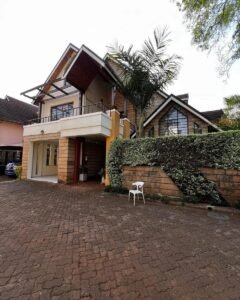 Imgi 4 Spacious 5 Bedroom All En Suite Townhouse 5 240x300