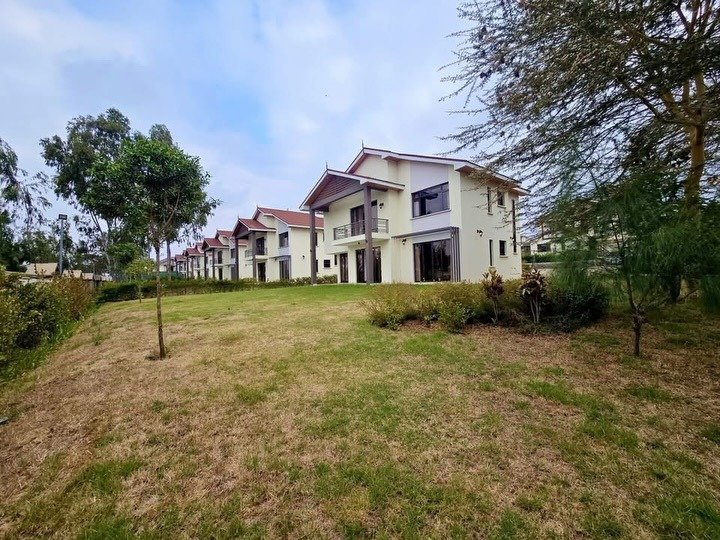 Imgi 12 Luxury 4 Bedroom All En Suite Villas with DSQ for Sale at Machakos Junction